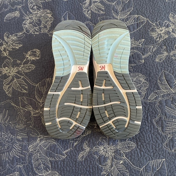 New Balance Beige and Blue Athletic Shoes - Picture 6 of 12